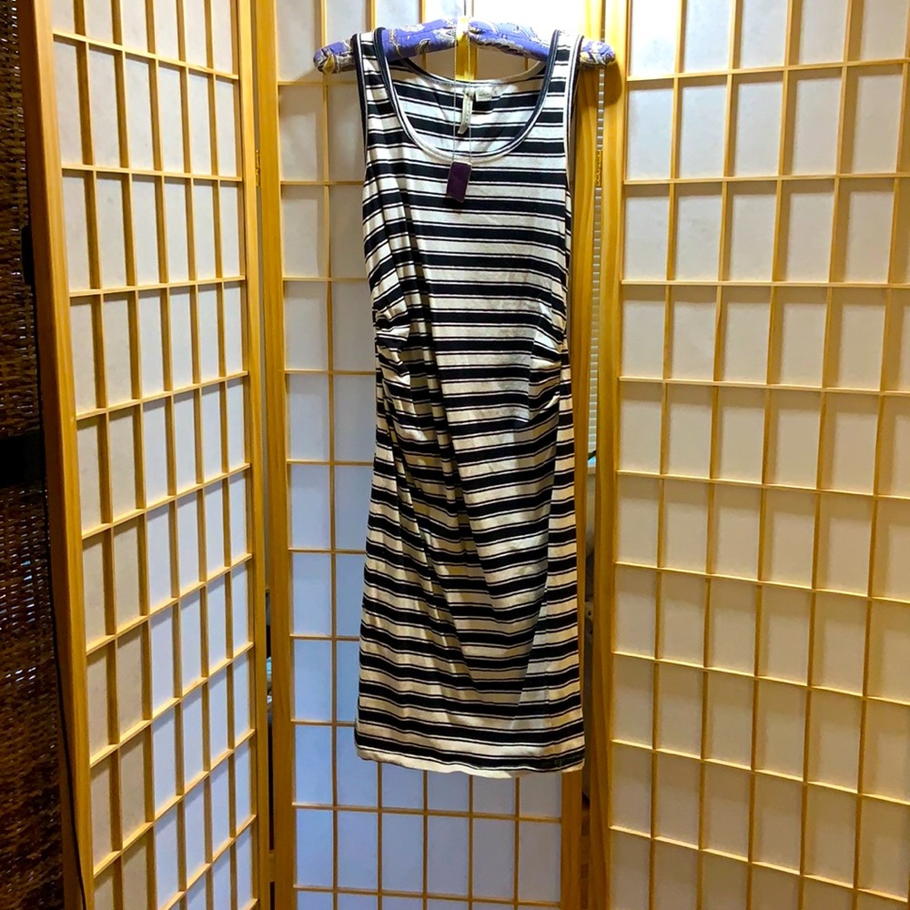 Sweet little maternity dress by Feathers